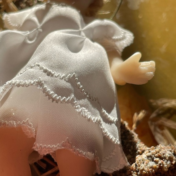 Nativity:wax baby Jesus (classic santon style) in his cradle.Handmade.Impeccable - Picture 9 of 12